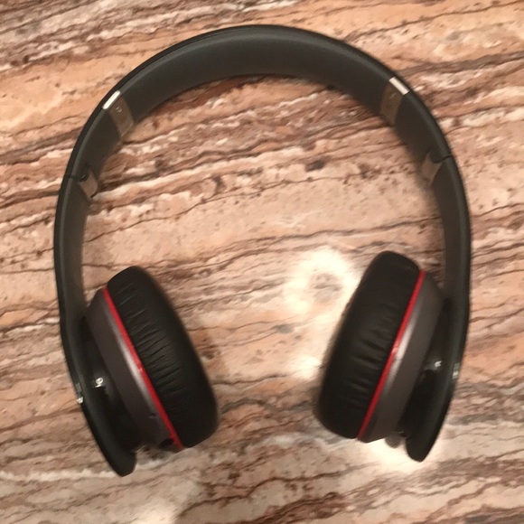 Beats headphones never used. Beats by dr. Dre - Picture 1 of 3